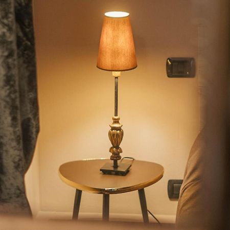 Napule...E Apartments 佩斯基耶拉德加达 外观 照片