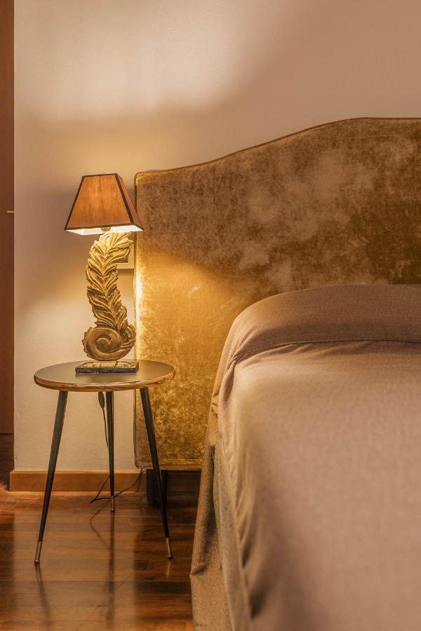 Napule...E Apartments 佩斯基耶拉德加达 外观 照片